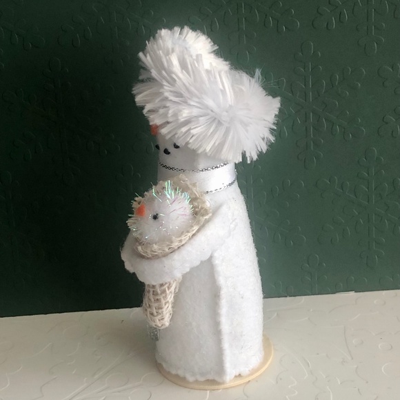 Snowman momma with Snowball Baby hand-sewn art doll felt - Picture 3 of 8